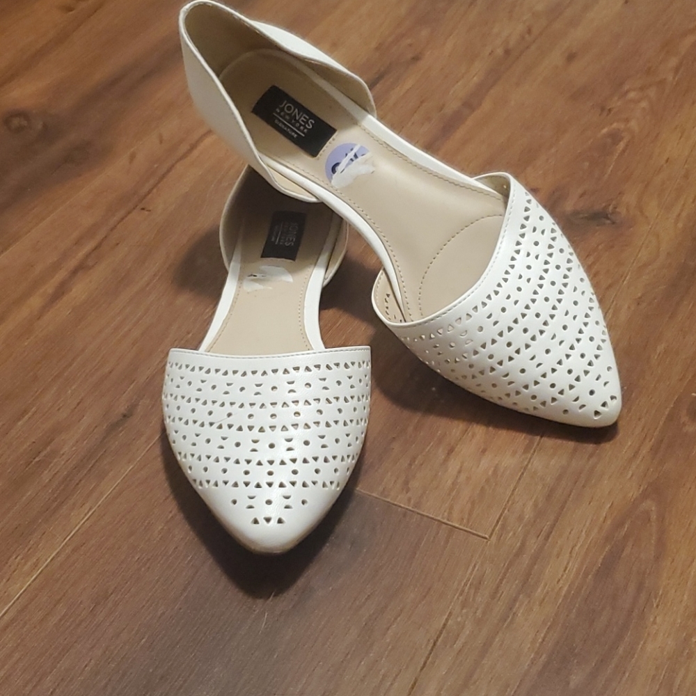 Pointed flat laser cut sandals